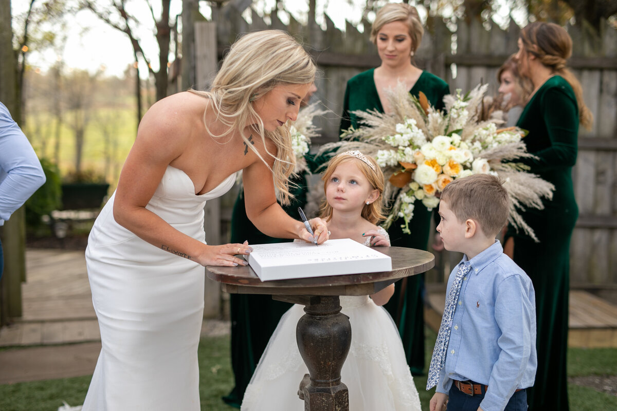Barnes-place-des-monines-iowa-rustic-wedding-photo-ideasPhoto-124