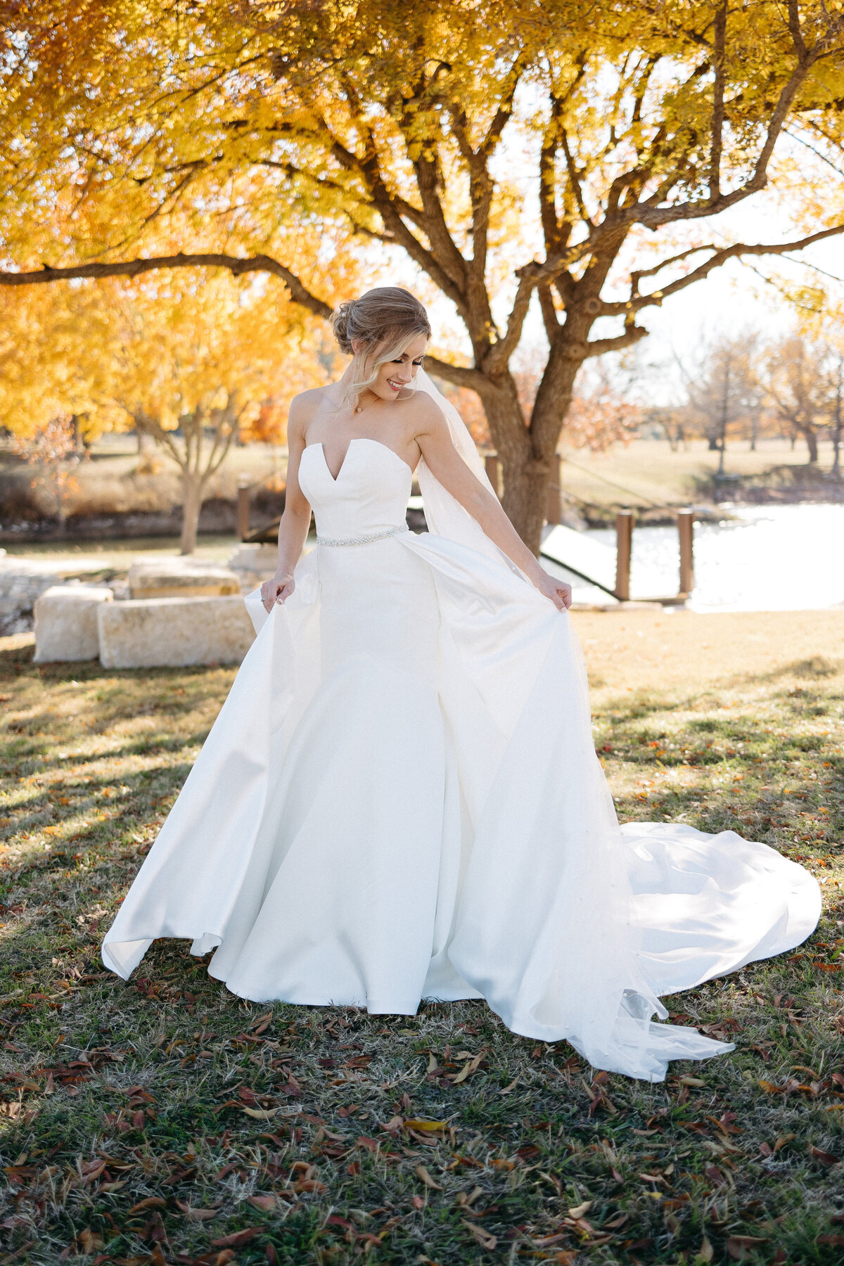 sendera-springs-bridal-session-texas-wedding-photographer-leah-thomason-3
