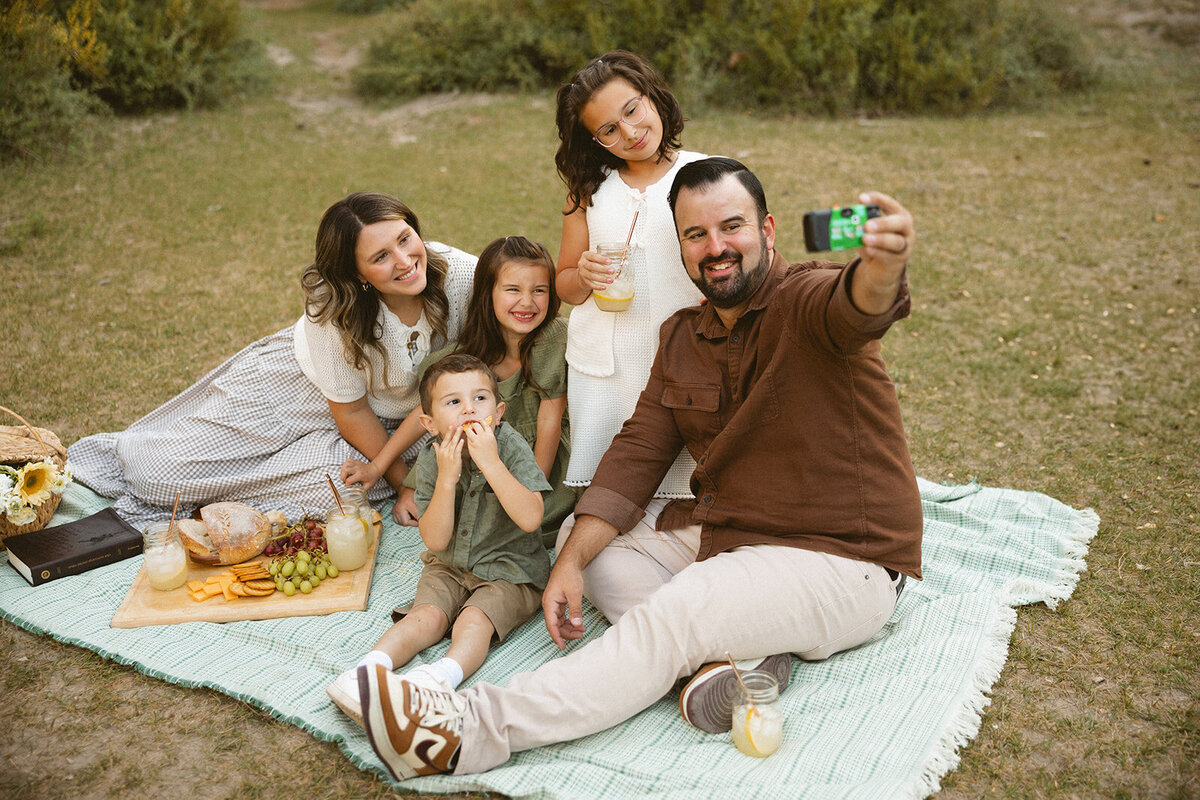 MurrayFamPicnic-MyrnaLoyPhoto-107