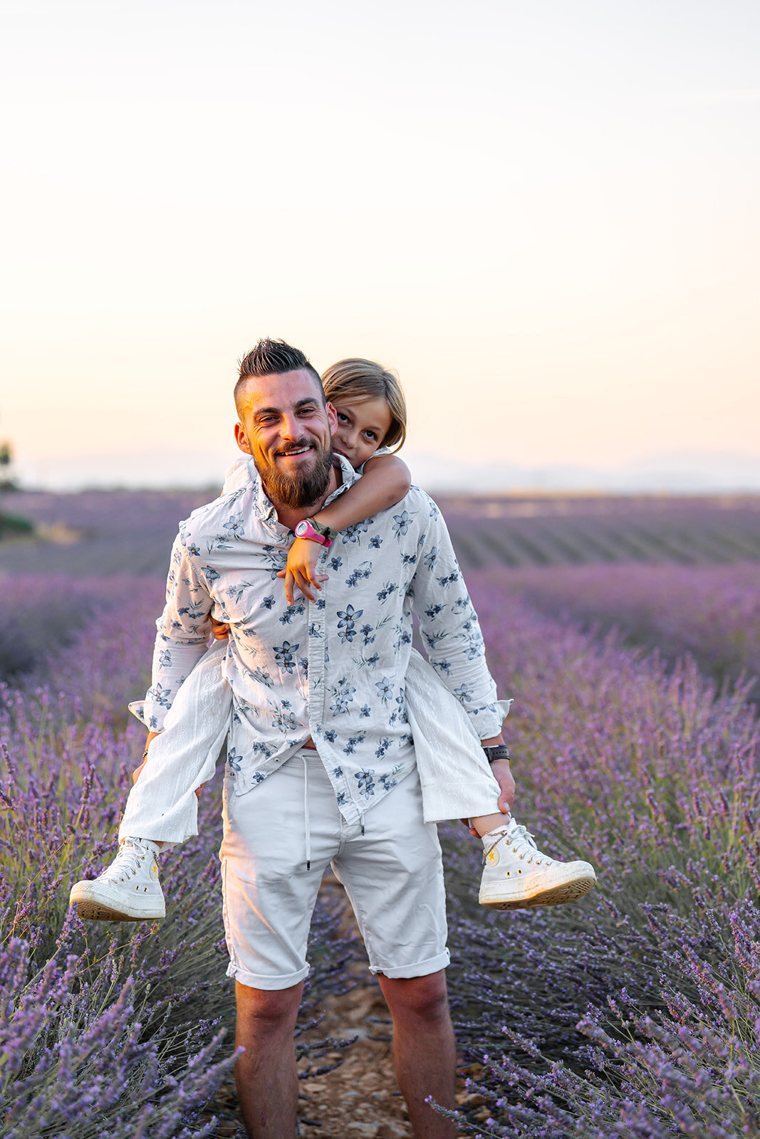 photo-famille-provence-coucher-de-soleil-et-lavandes19