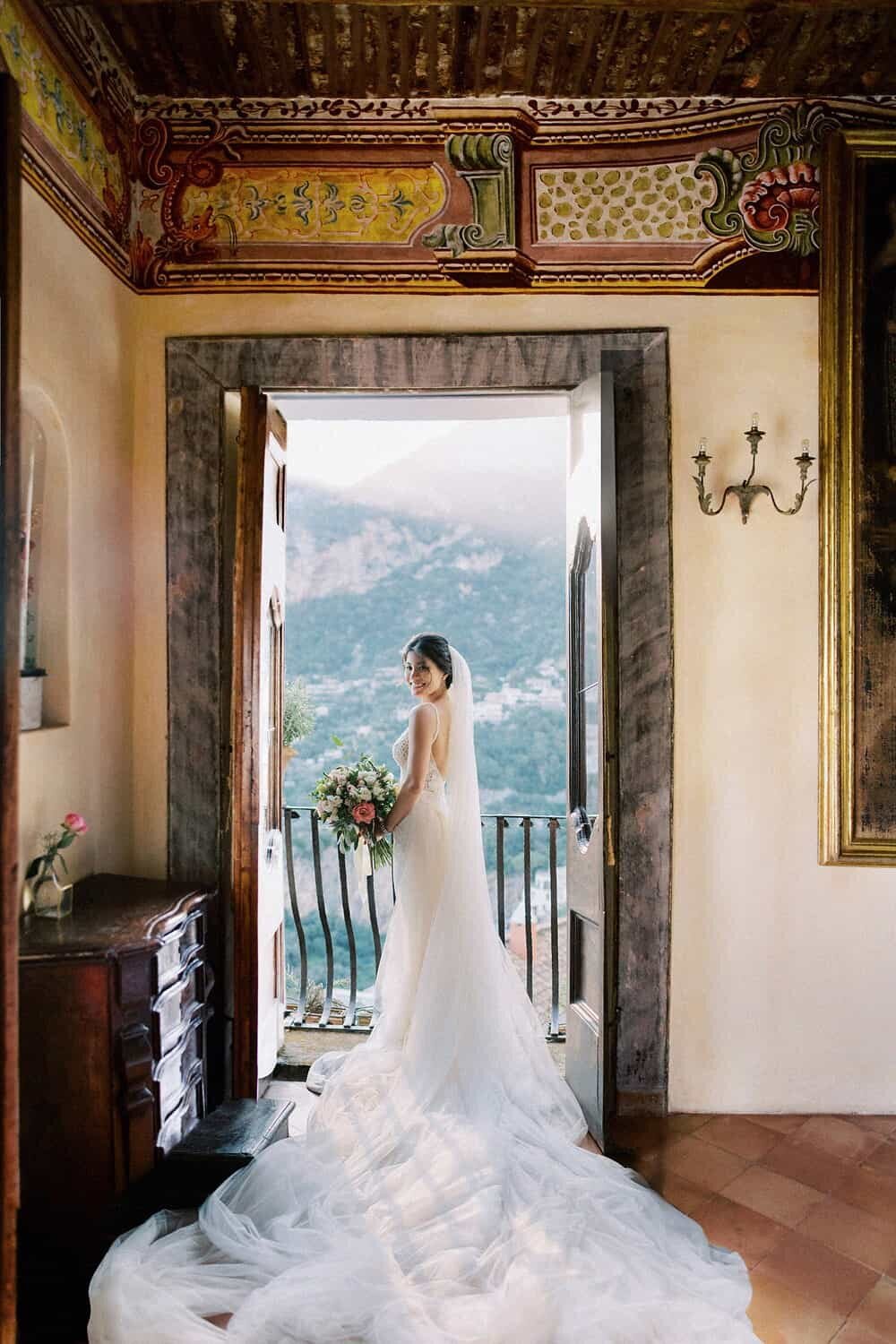 Positano-wedding-villa-San-Giacomo-bride-portraits-by-Julia-Kaptelova-Photography-312