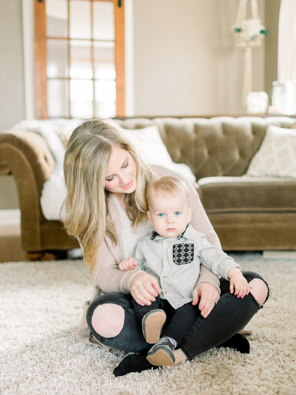 at-home-one-year-old-session-iver-shaunae-teske-photography-23