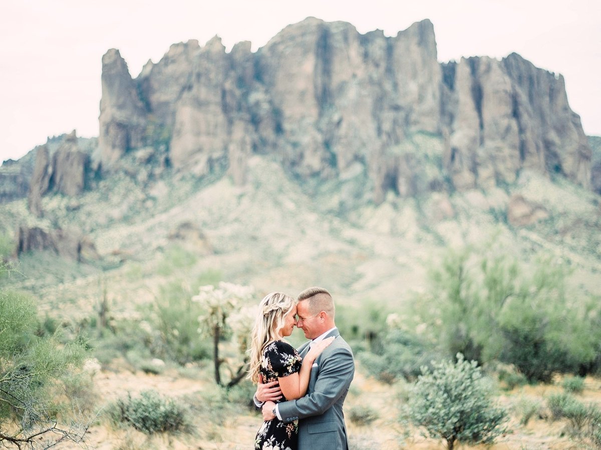 scottsdale-arizona-wedding-photographer-engagement-desert_0110