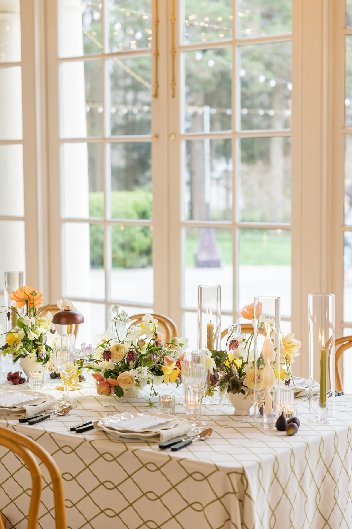 luxury-spring-wedding-tablescape-at-wadsworth-mansion-ct