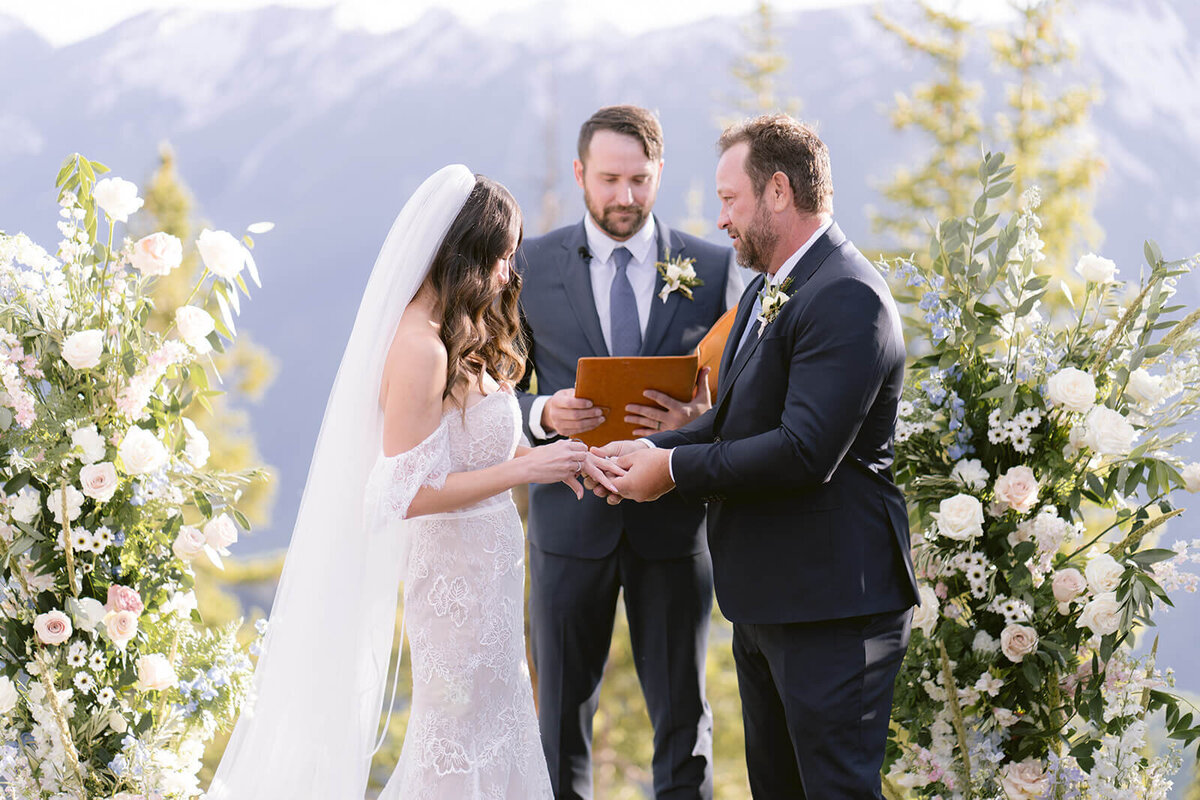 sharron-ian-aspen-mountain-club-ceremony-vows-2