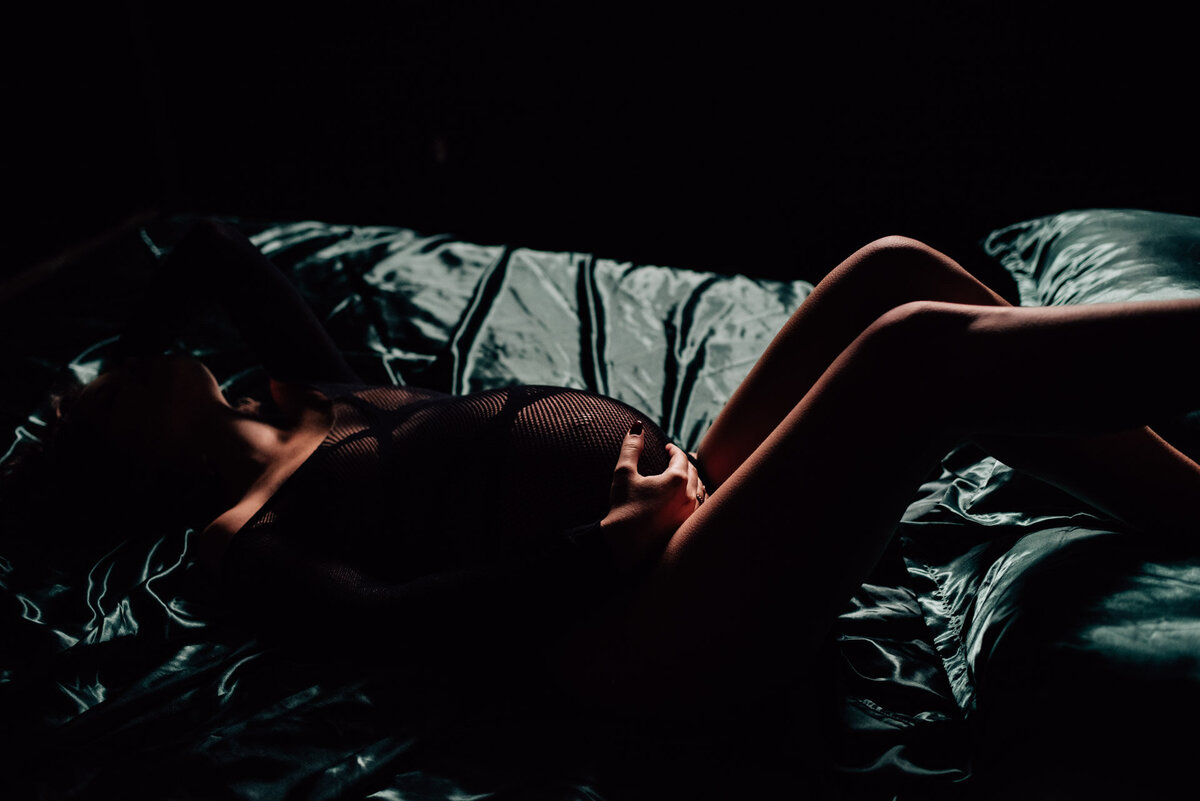 woman posing in lingerie for ottawa maternity boudoir session