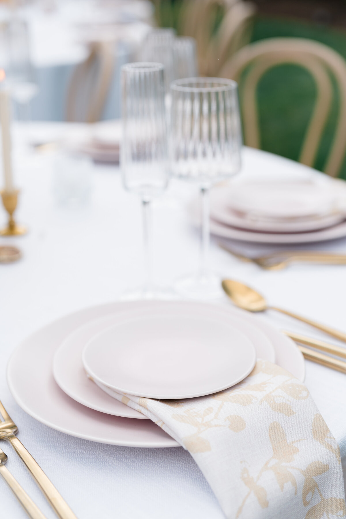 minimalist-pink-wedding-dinnerware-ct-wedding-planner