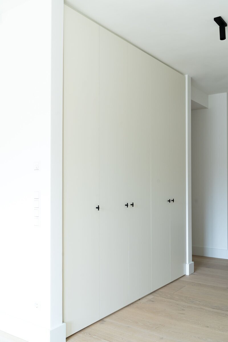 Von-Dach-bis-Keller-Garderobenschrank