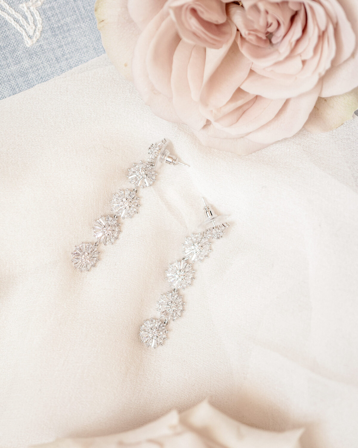 07-wedding-Flatlay-Details-Blue-PeachVilla-Sola-Cabiati-Victoria-AmrosePhotography (3)