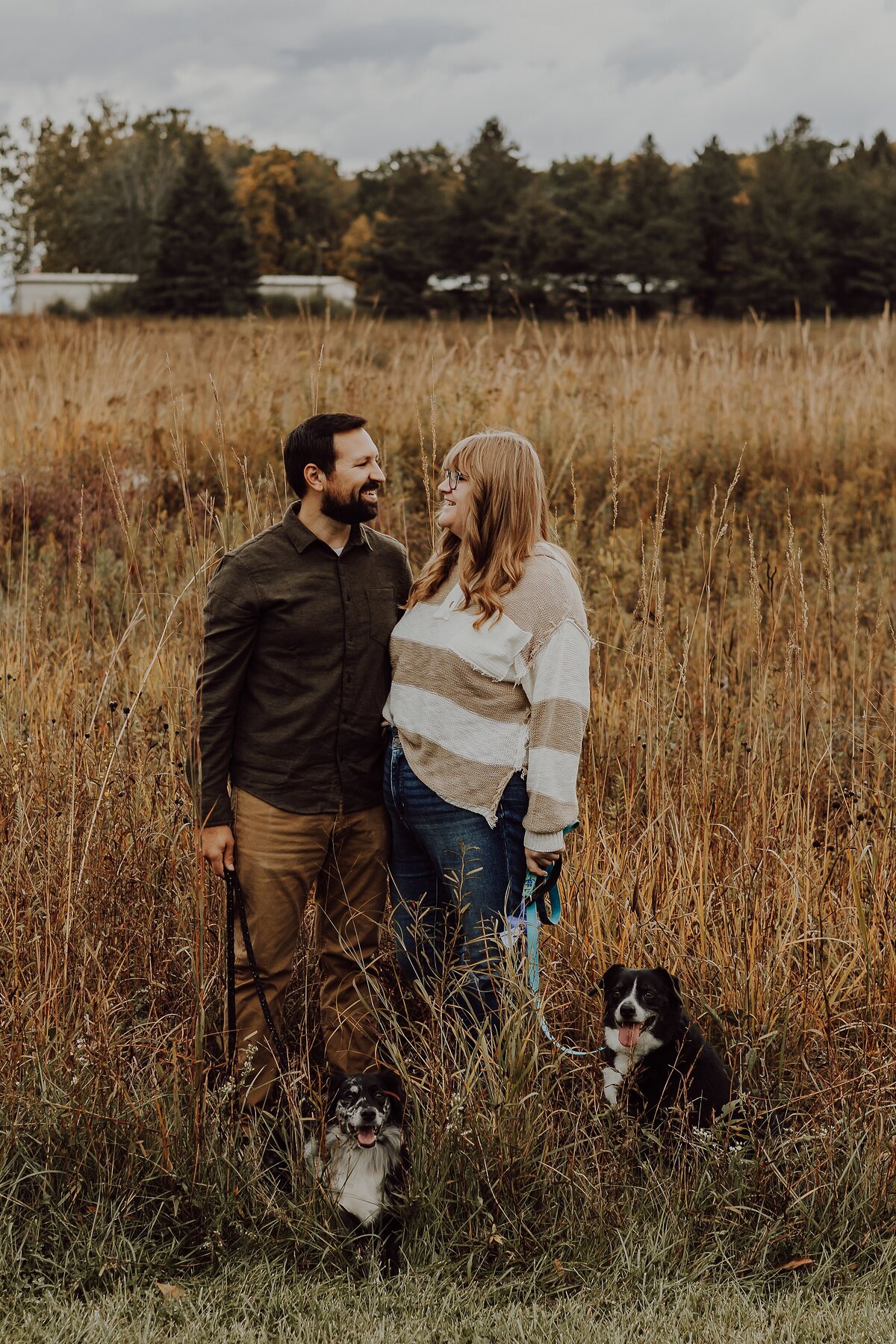 autumn-engagement-photos-at-ledges-state-park-madrid-iowa-storyteller-collective-photo-co