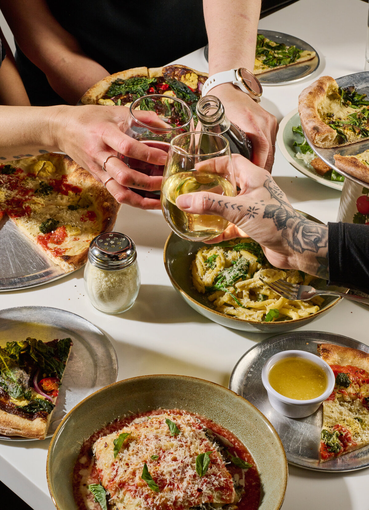 la-food-photographer-lindsay-kreighbaum-los-angeles-donna-jean-vegan-restaurant-photographer-pizza-pasta-lifestyle-10