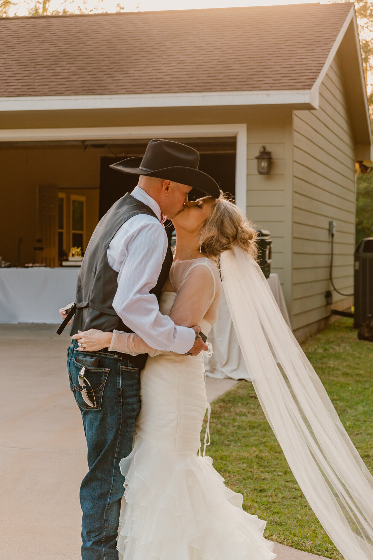 Beaumont-texas-backyard-wedding-rustic-country-diy-Houston-wedding-elopement-photographer-9