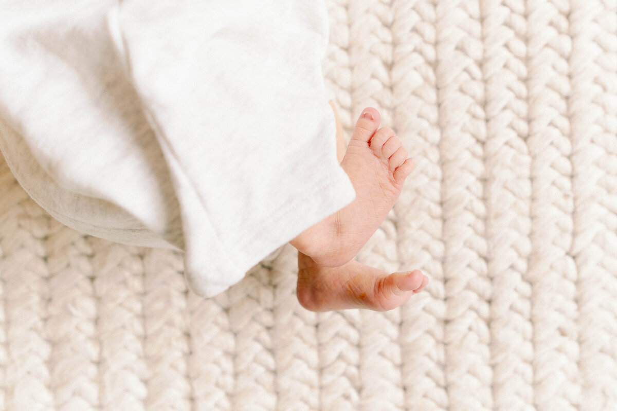 CoCo Jones Photography_Oxfordshire Family Photographer_Emily McWilliams Newborn-13