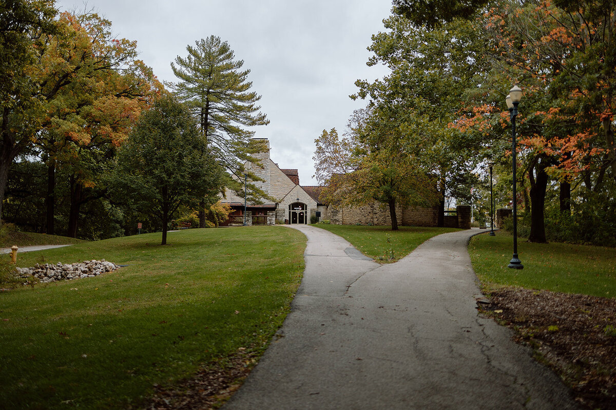 tower-lodge-black-hawk-state-park-wedding-desmet-quad-cities-1-2