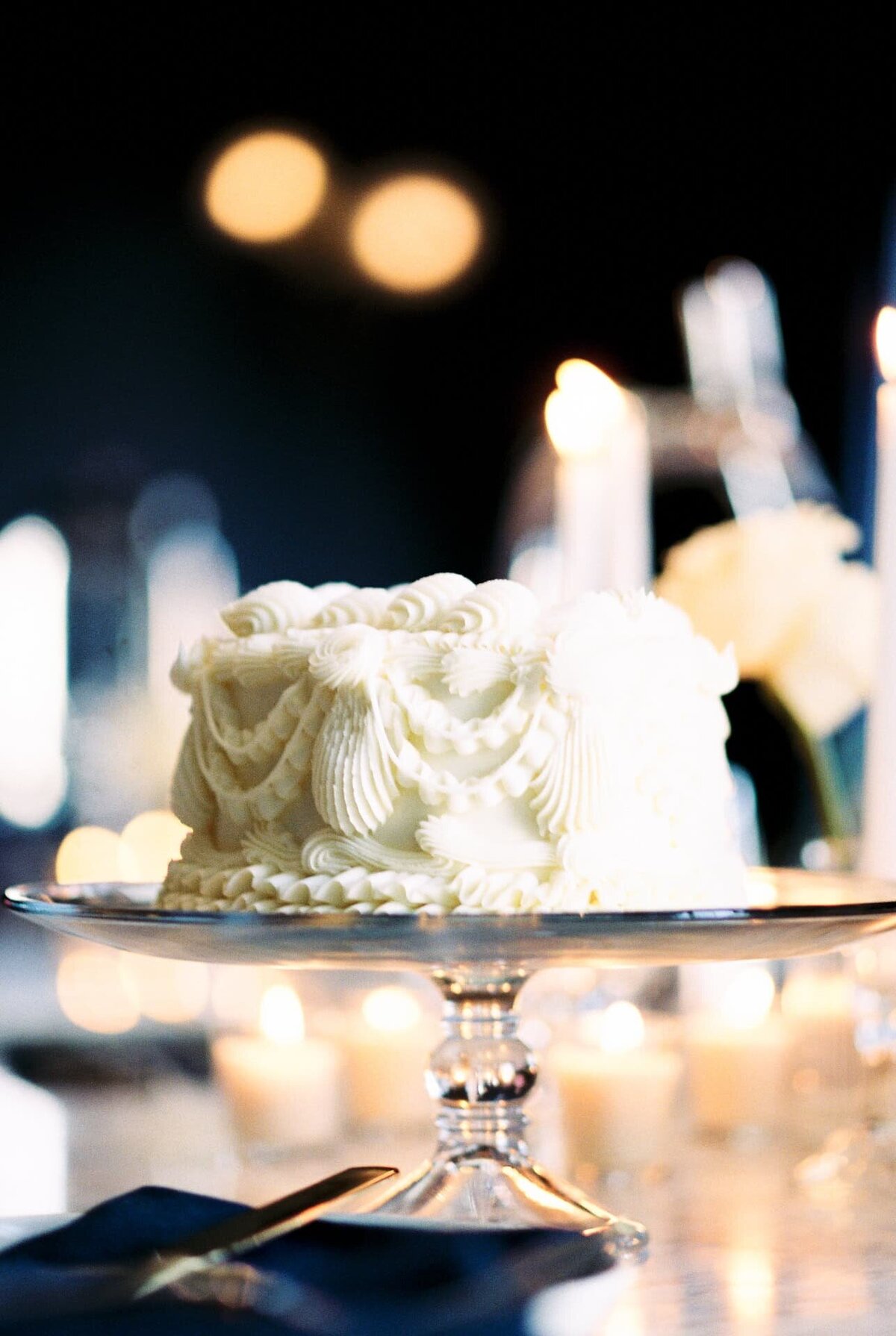 Minimalistic White Wedding Cake