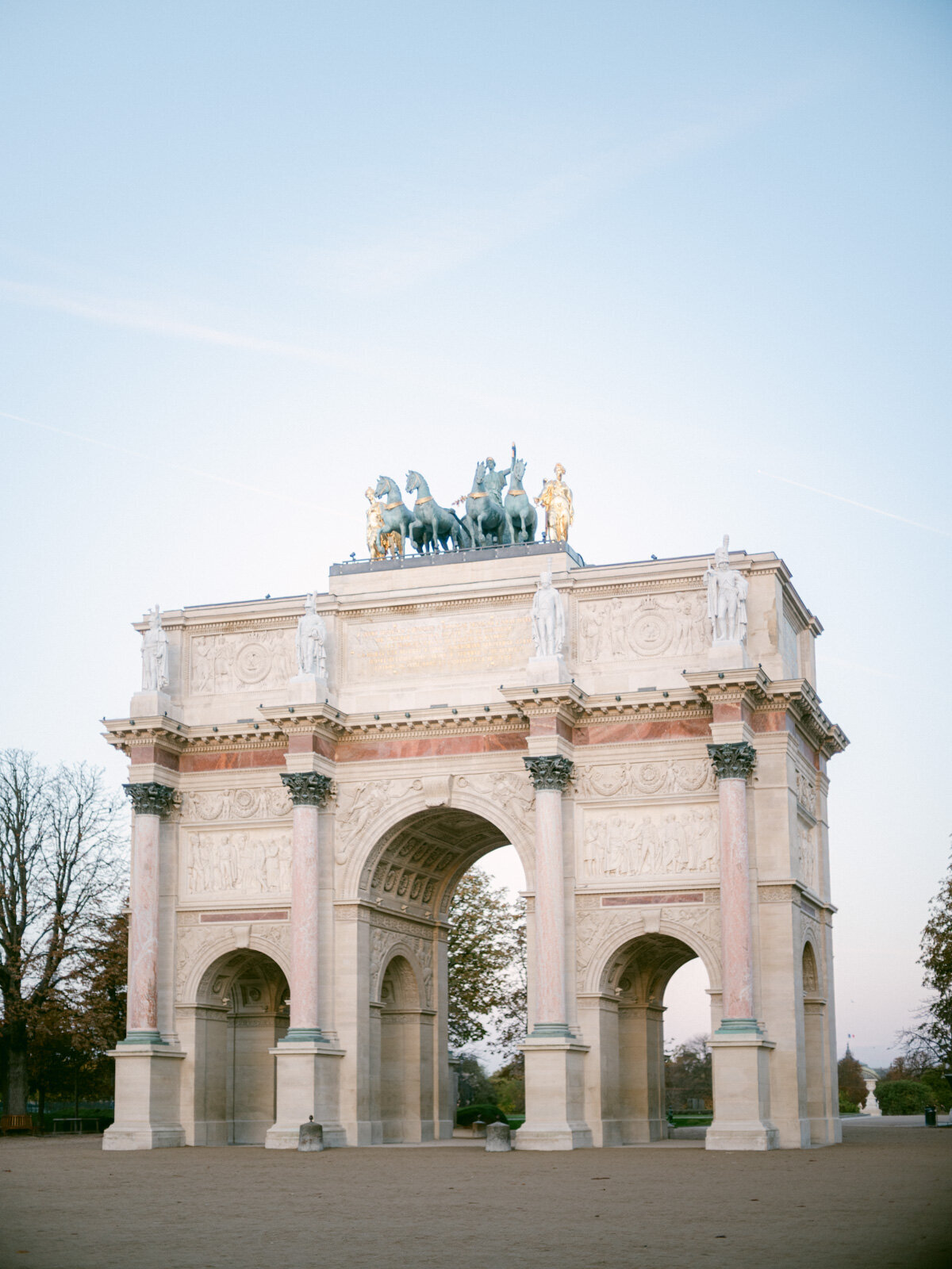 Engagement session Paris Louvres Tuileries Thomas Raboteur Luxury Wedding (2 sur 45)