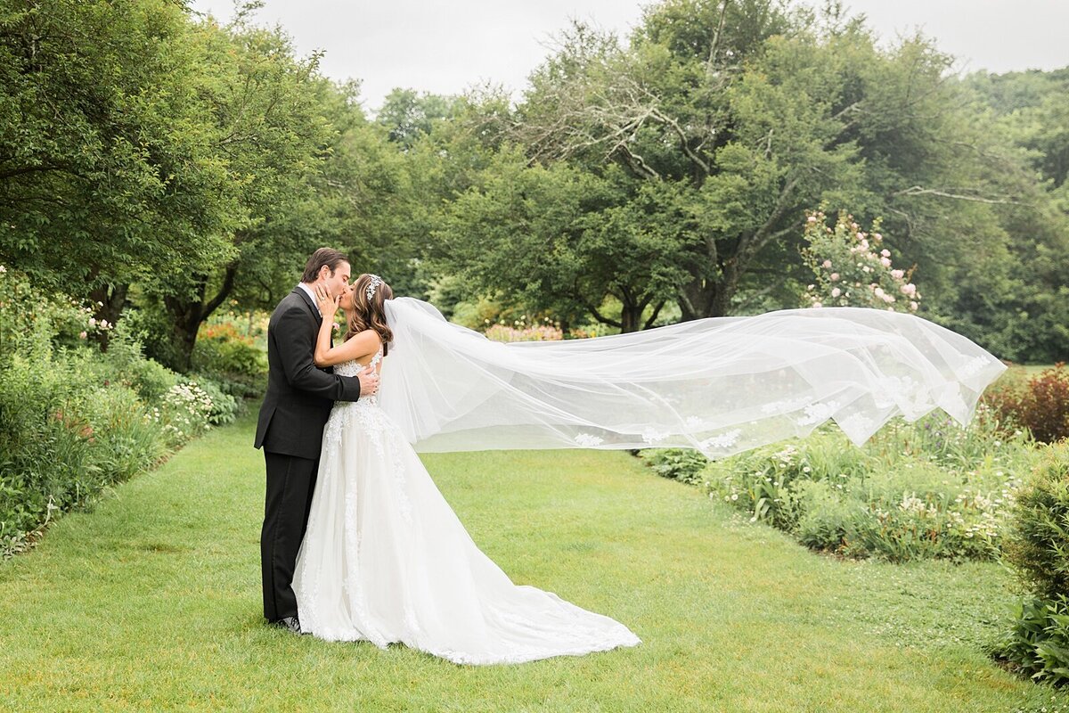 New Jersey Wedding + The Castle at Skylands Manor +  Jewish Wedding + Summer +  Jewish Couples + Jewish Bride + Yael Pachino Photography LLC + Val and Matt_1081