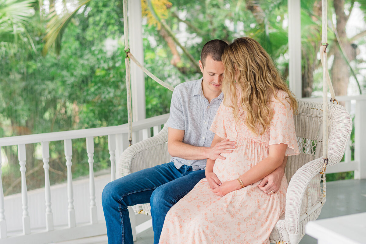 M Maternity Session | Up the Creek Farms | Lisa Marshall Photography