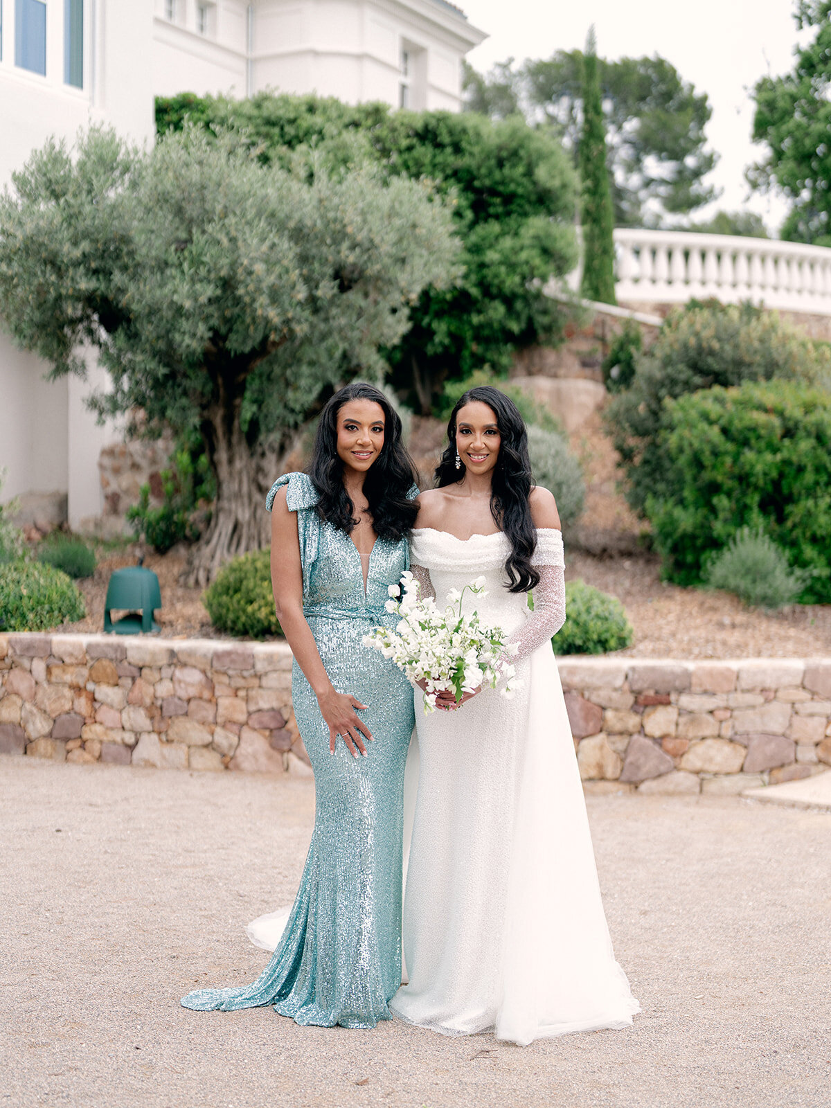 07-intimate-destination-wedding-french-riviera-with-white-flowers