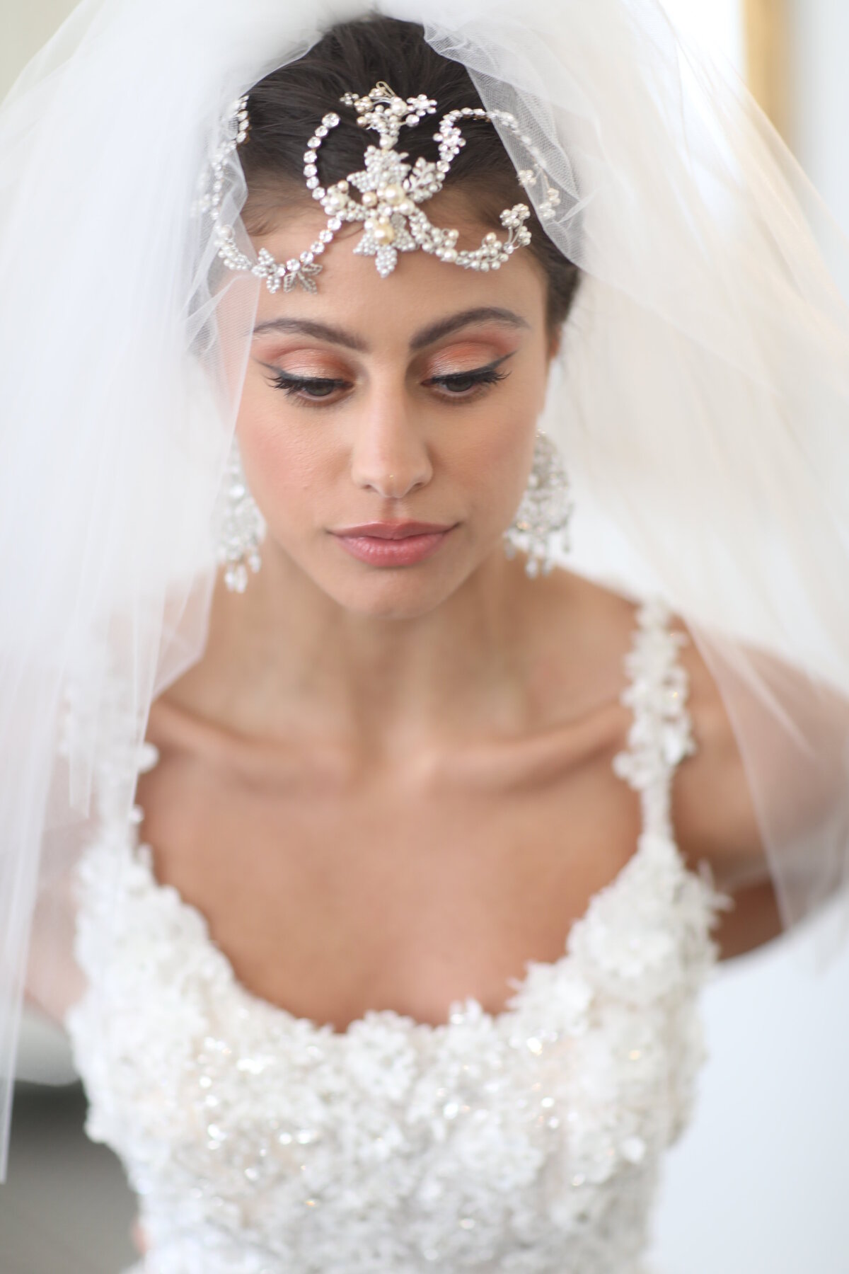 moniquel-huillier-wedding-dress-pittsburgh-venue-bride-head-piece