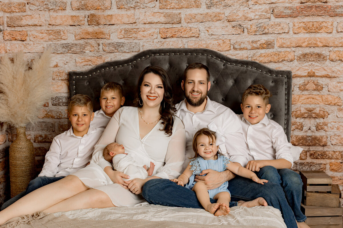 get NWA family pictures taken near me, Bentonville family photographer, family photography packages Tonititown
