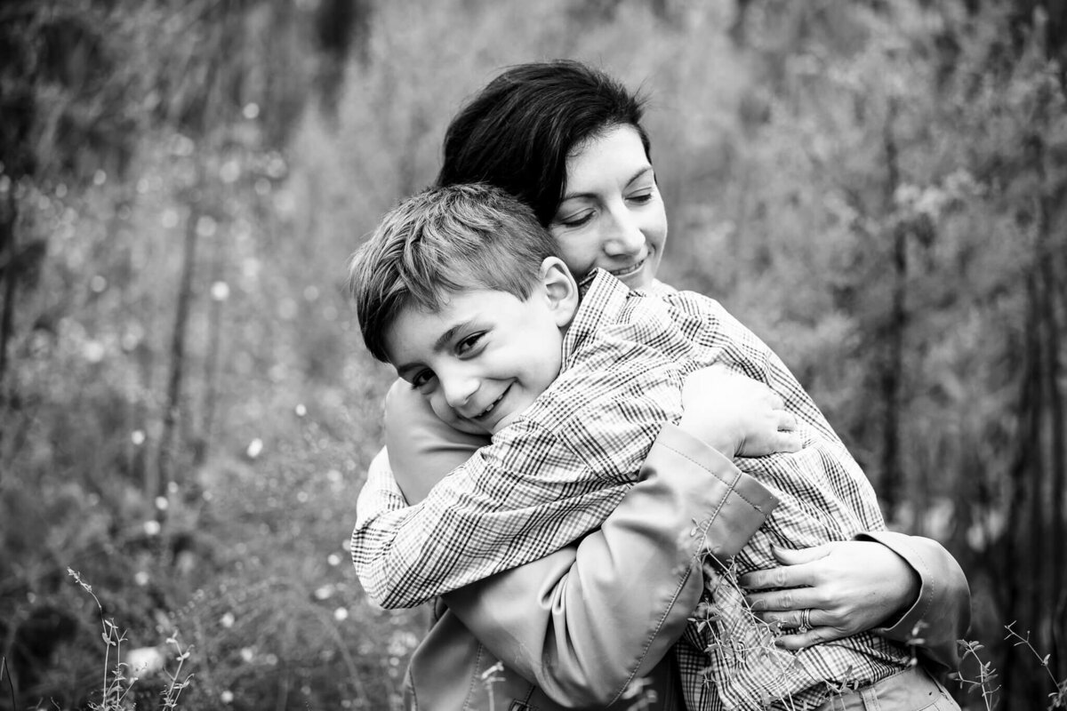 northern-kentucky-family-mother-son-hugging