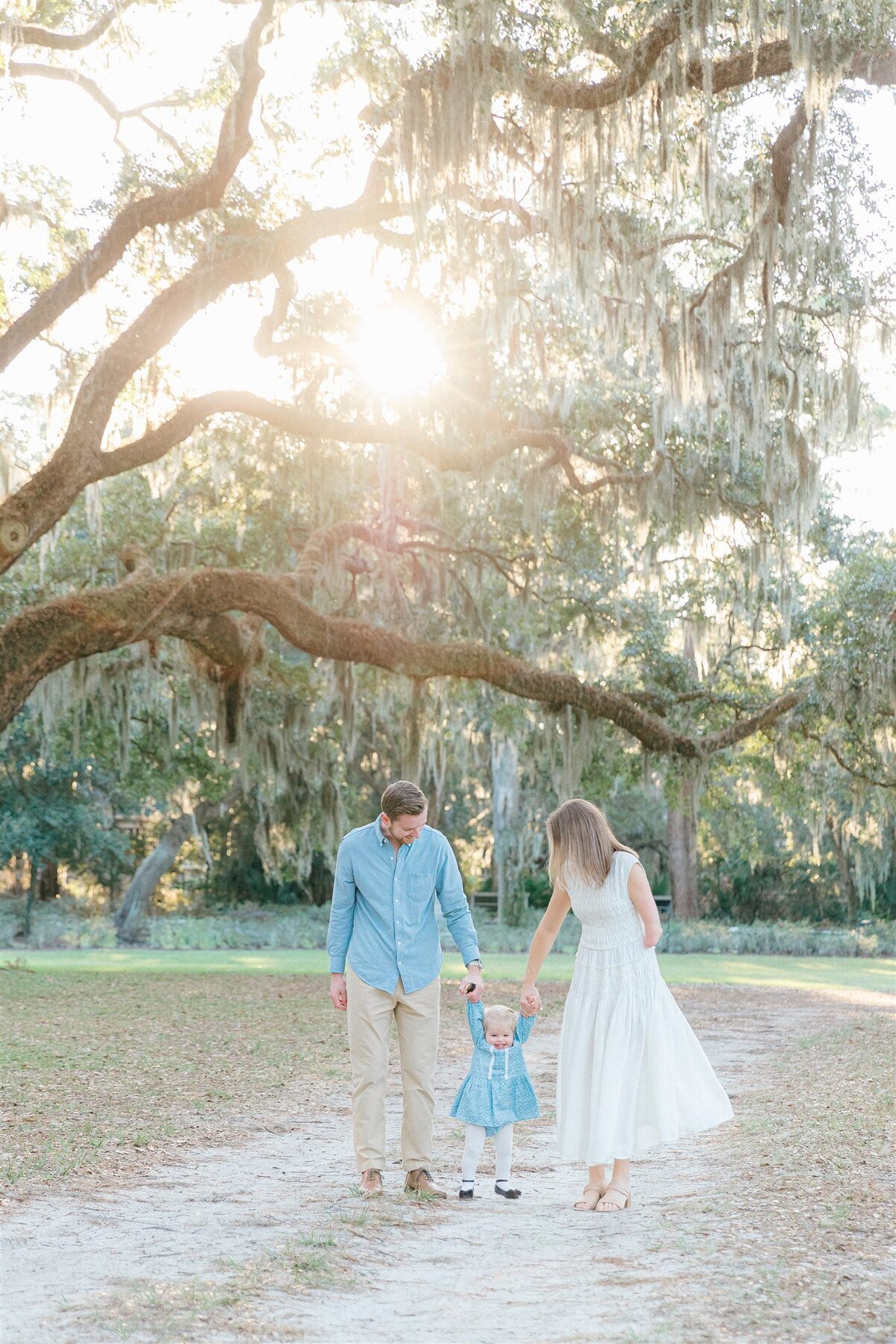 Sea-Pines-Mossy-Oaks-Session-Lamp-and-Light-Photography-4