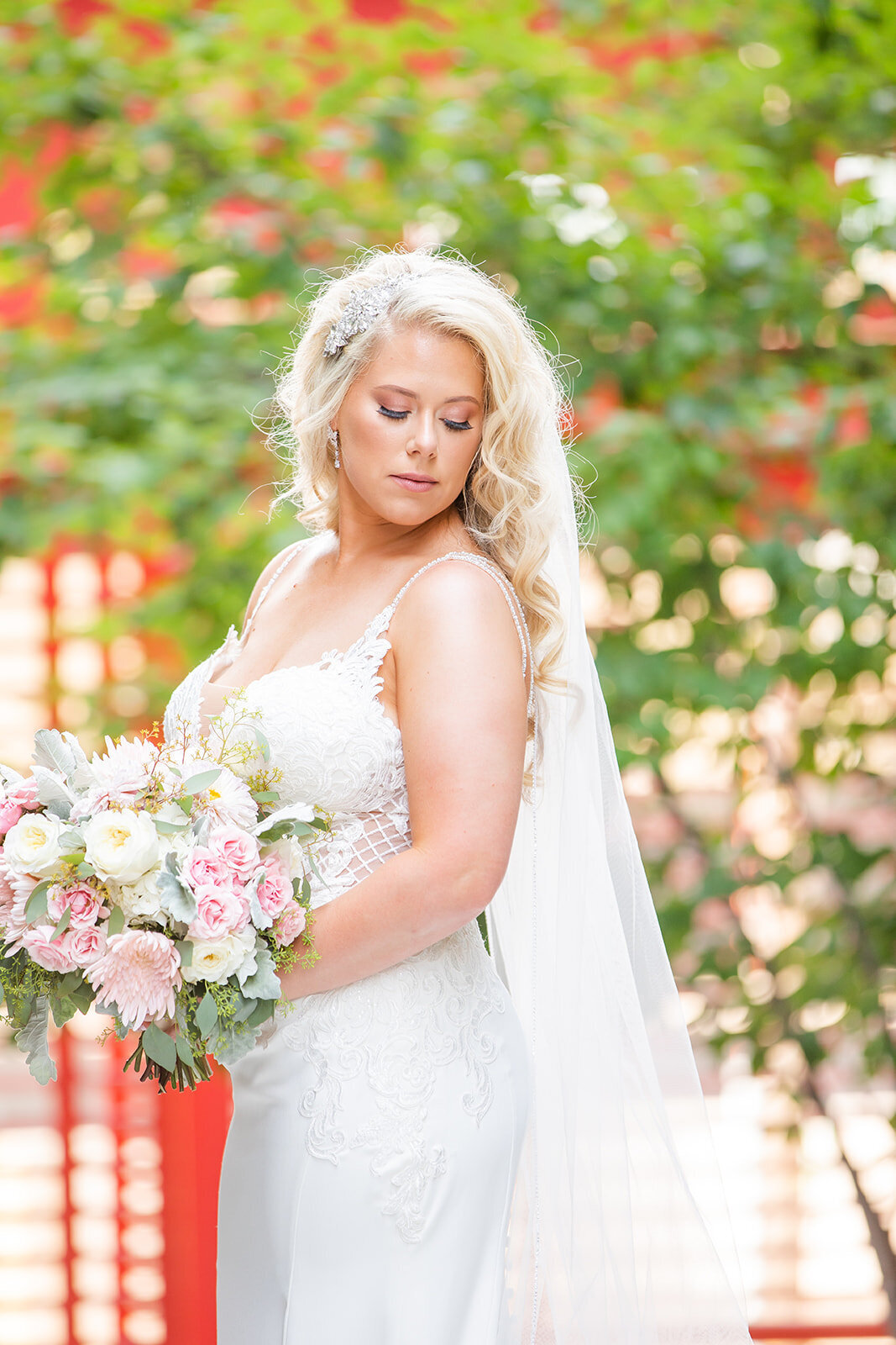 BRIDE HOLDING INDIANAPOLIS FLORIST WEDDING BOUQUET