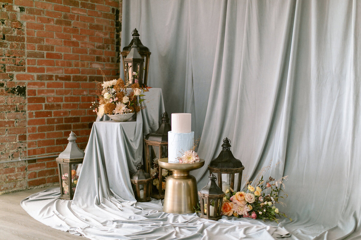 Classic and elegant decor from Modern Rentals, contemporary decor rentals based in Calgary, AB. Featured on the Brontë Bride Vendor Guide.