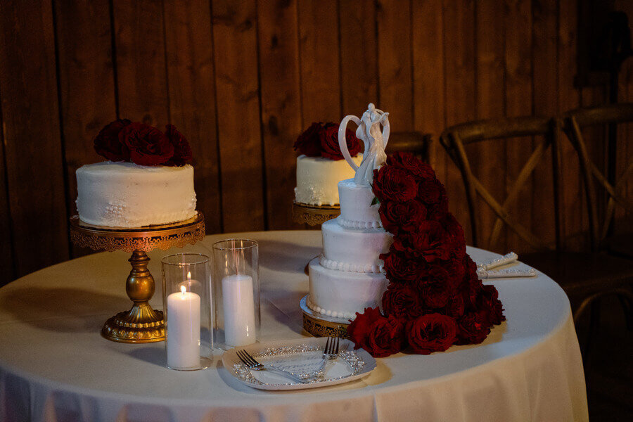 red-rose-wedding-cake