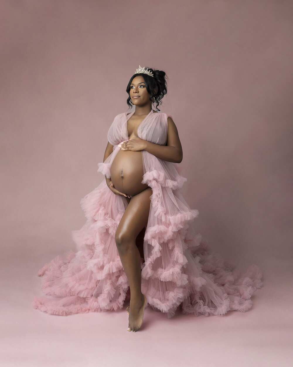 MATERNITY_PREGNANTWOMAN_BLACKWOMANPINKDRESS