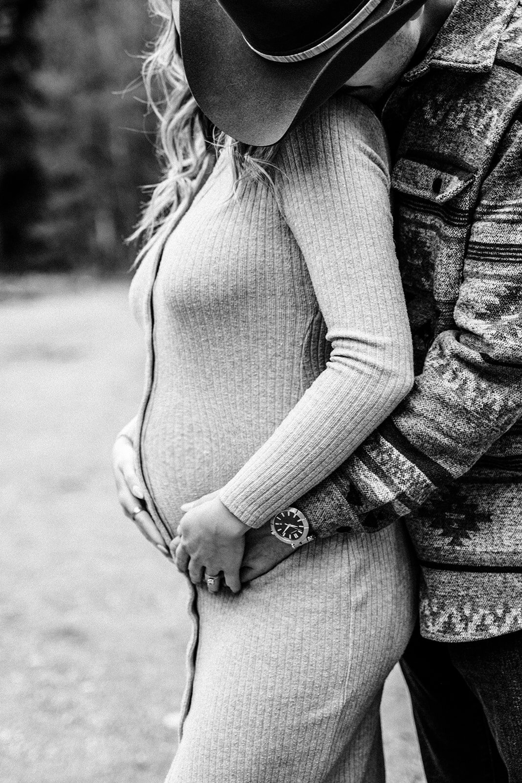 hanebrink-maternity-announcement_0355bw_websize