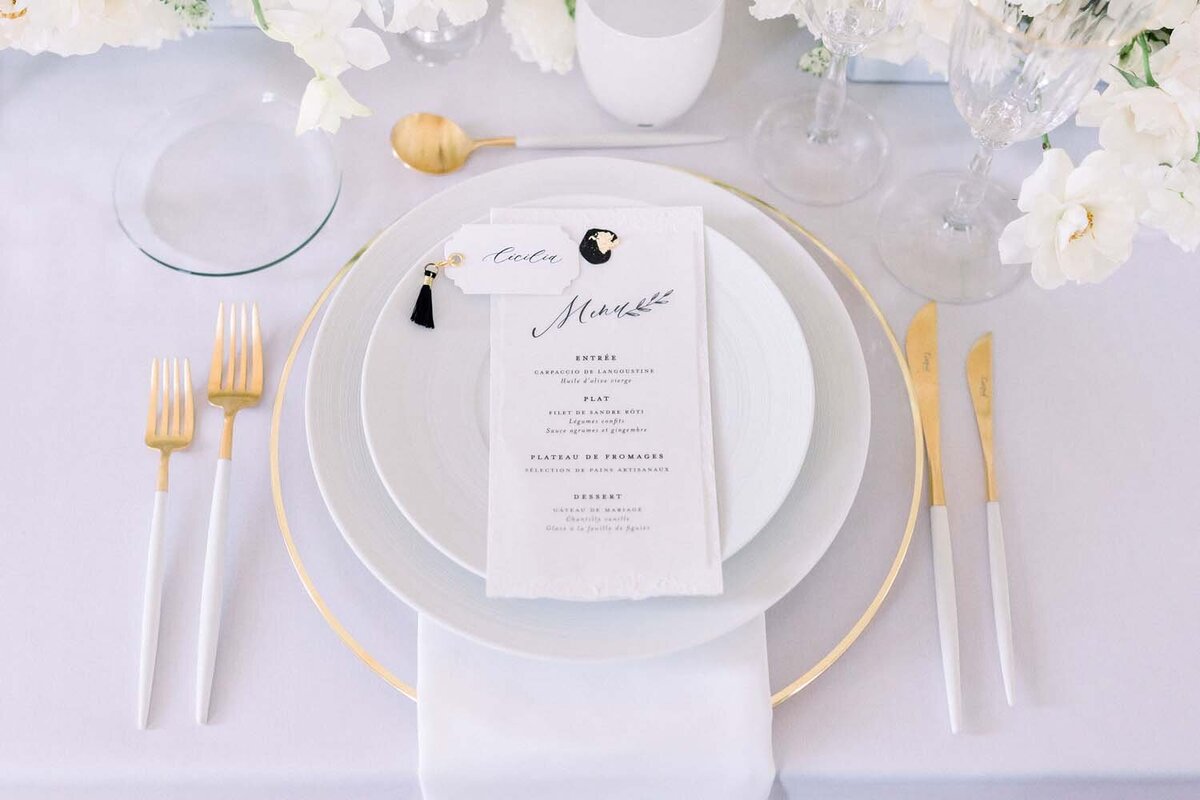 Parisian couture wedding in Black and White at chateau de Bonaventure Paris Veronique Lorre floral designer Aude lucas22