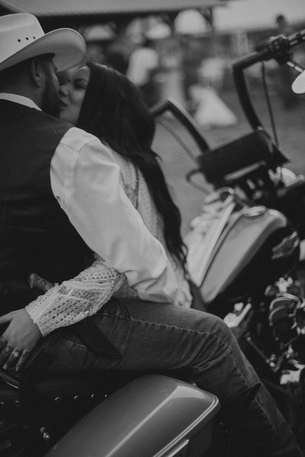Brooke&Lonnie_Bride&Groom_KikiCreates-078