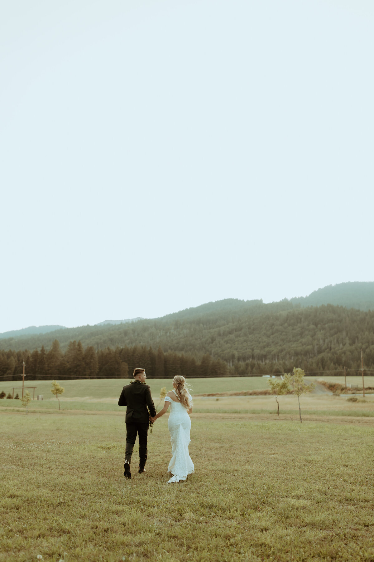 TinRoofBarnWedding