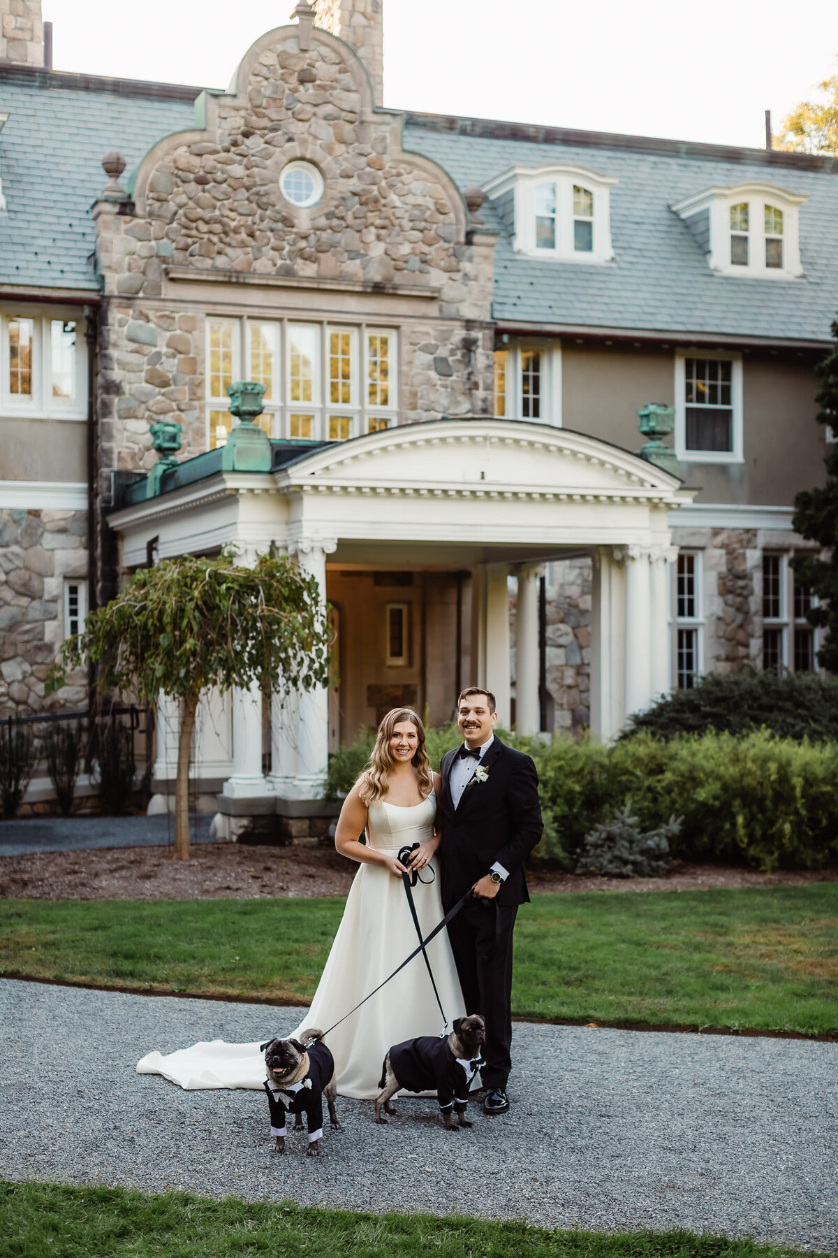 Nicole-Marcelle-Photography_013_blithewold-mansion-fall-wedding