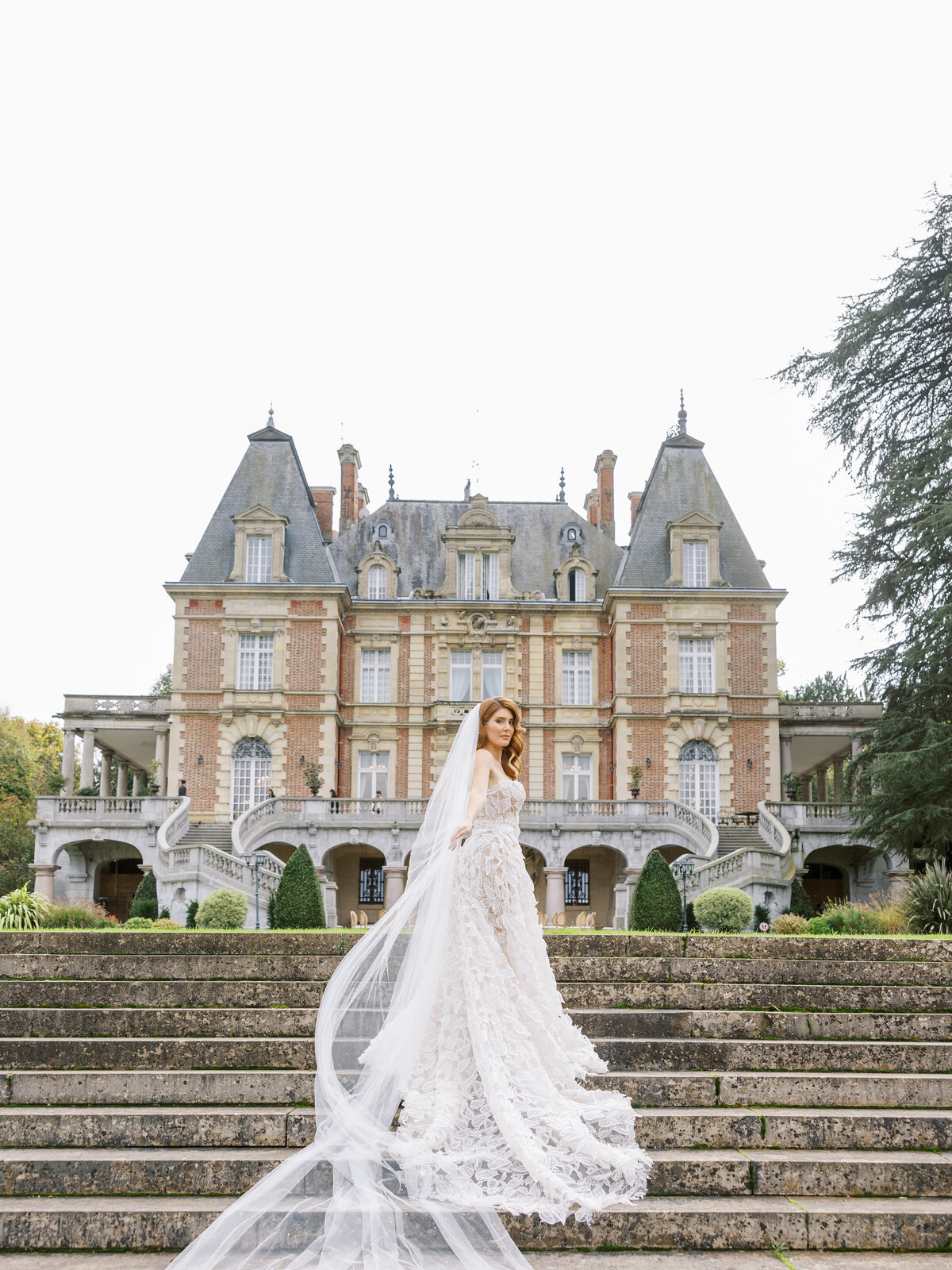 102924_AMV-Retreats-Chateau-Bouffémont-Wedding-Photographer_4649