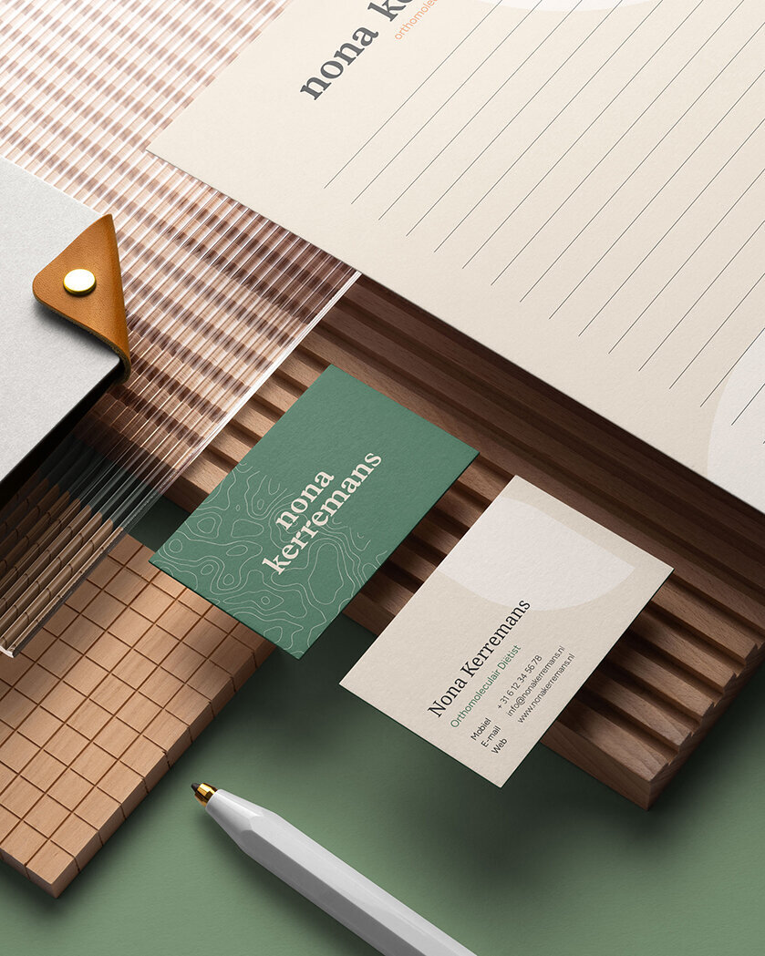Professionele huisstijl met briefpapier en visitekaartje voor Nona Kerremans – Studio Vers