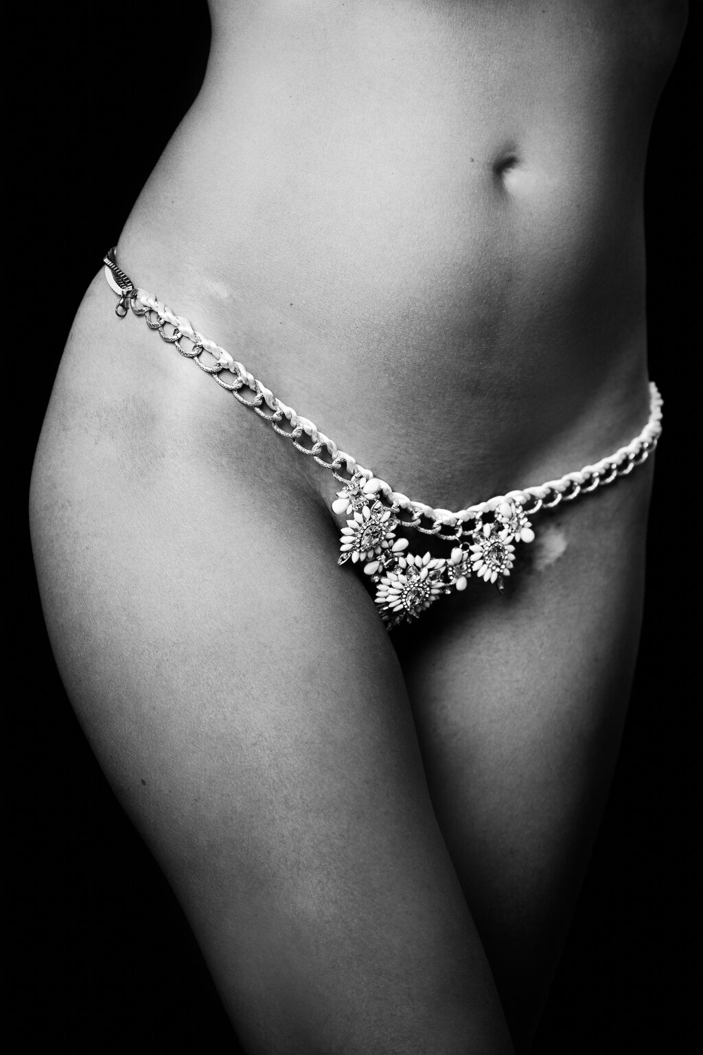 professional-modern-boudoir-photoshoot-lizlebed