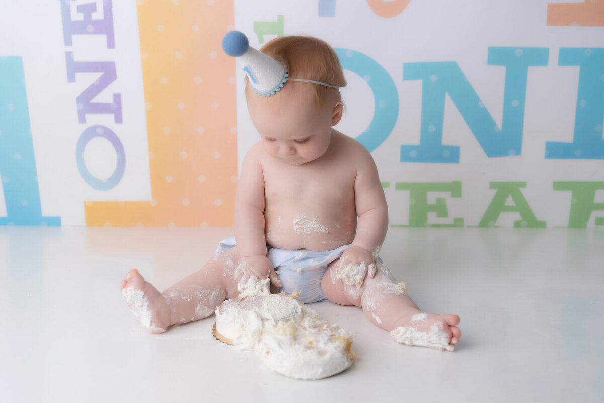 cake smash photographer Knoxville, cake smash portraits near me