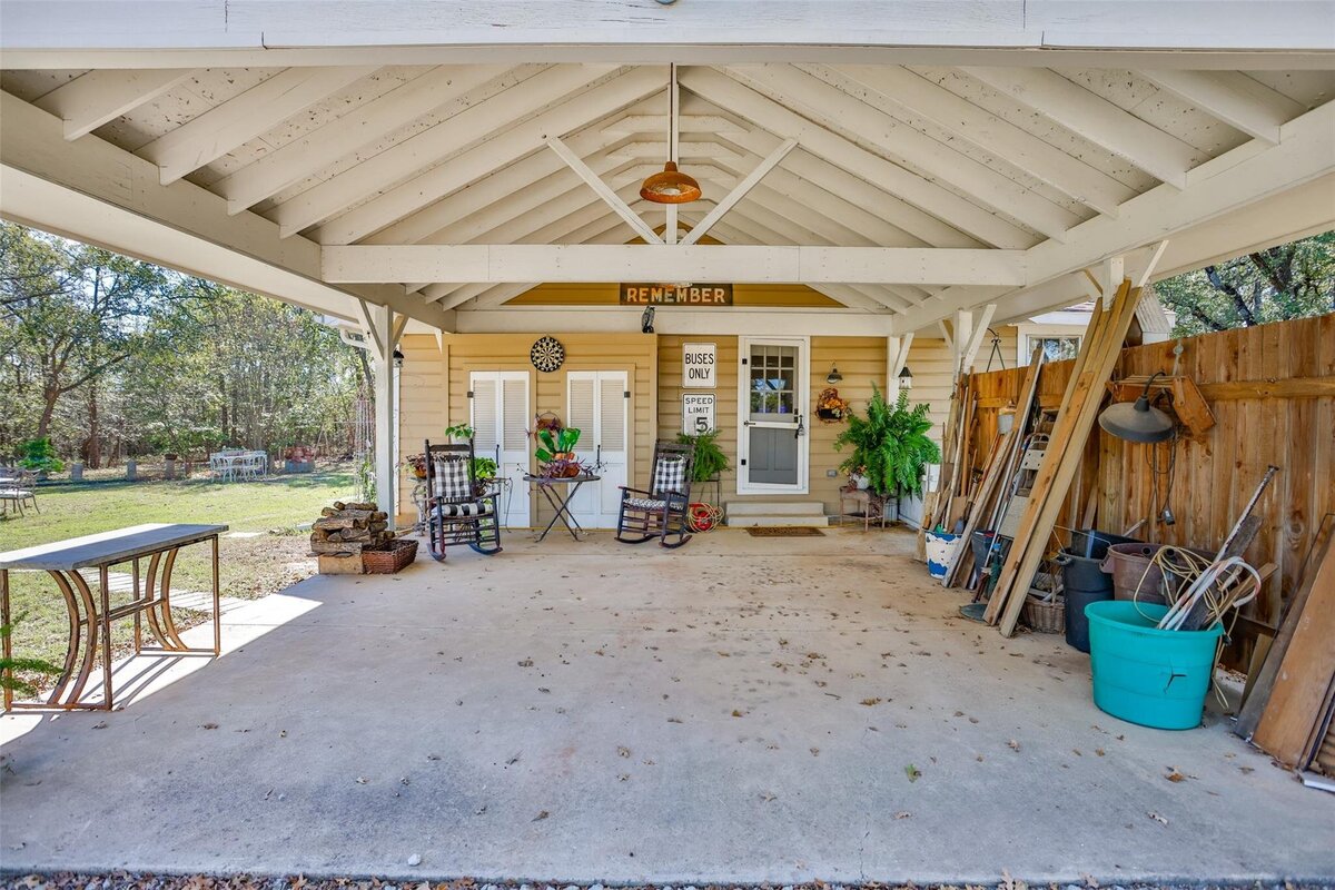 Home with mohter in law's guest house  on 16 acres for sale in Collinsville, Texas 