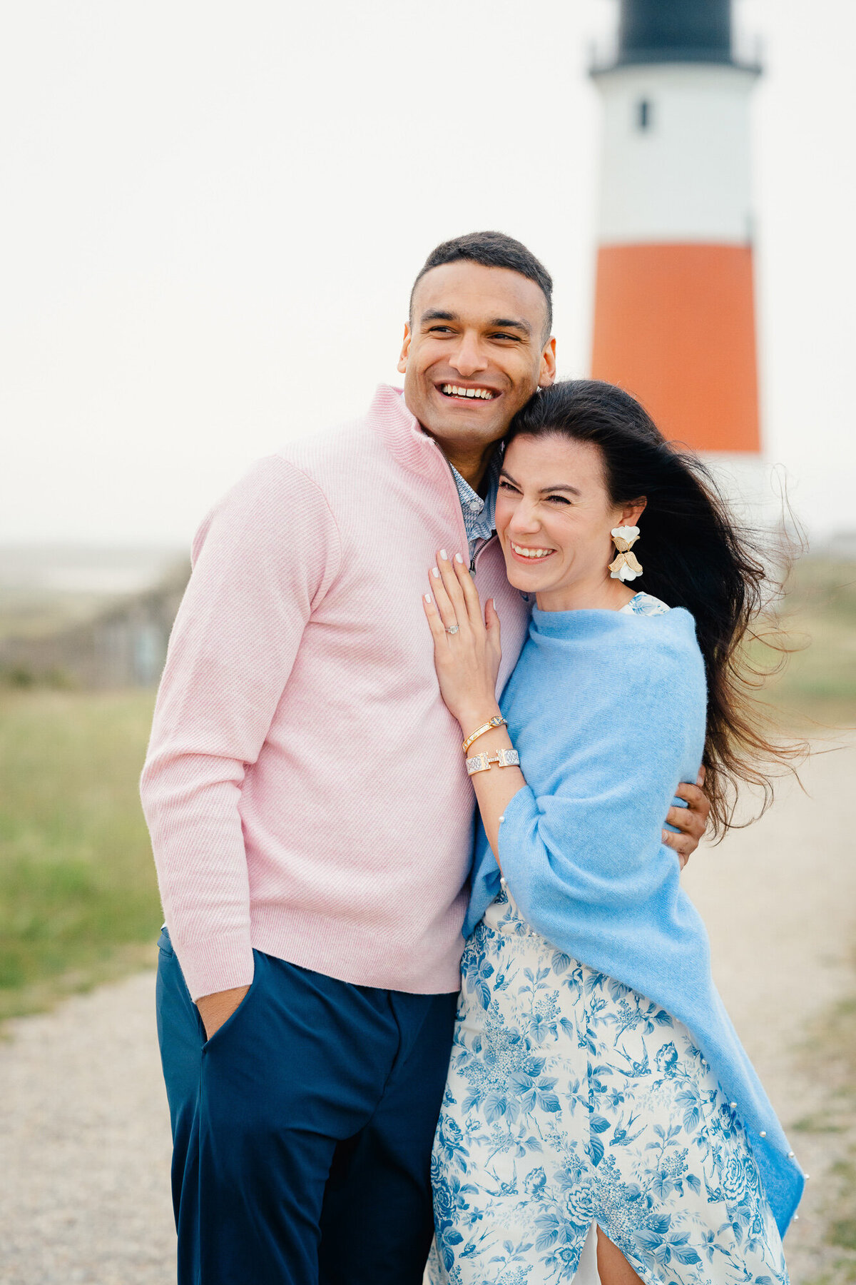 Engagement-Portraits-at-Sankaty-Head-Lighthouse-58