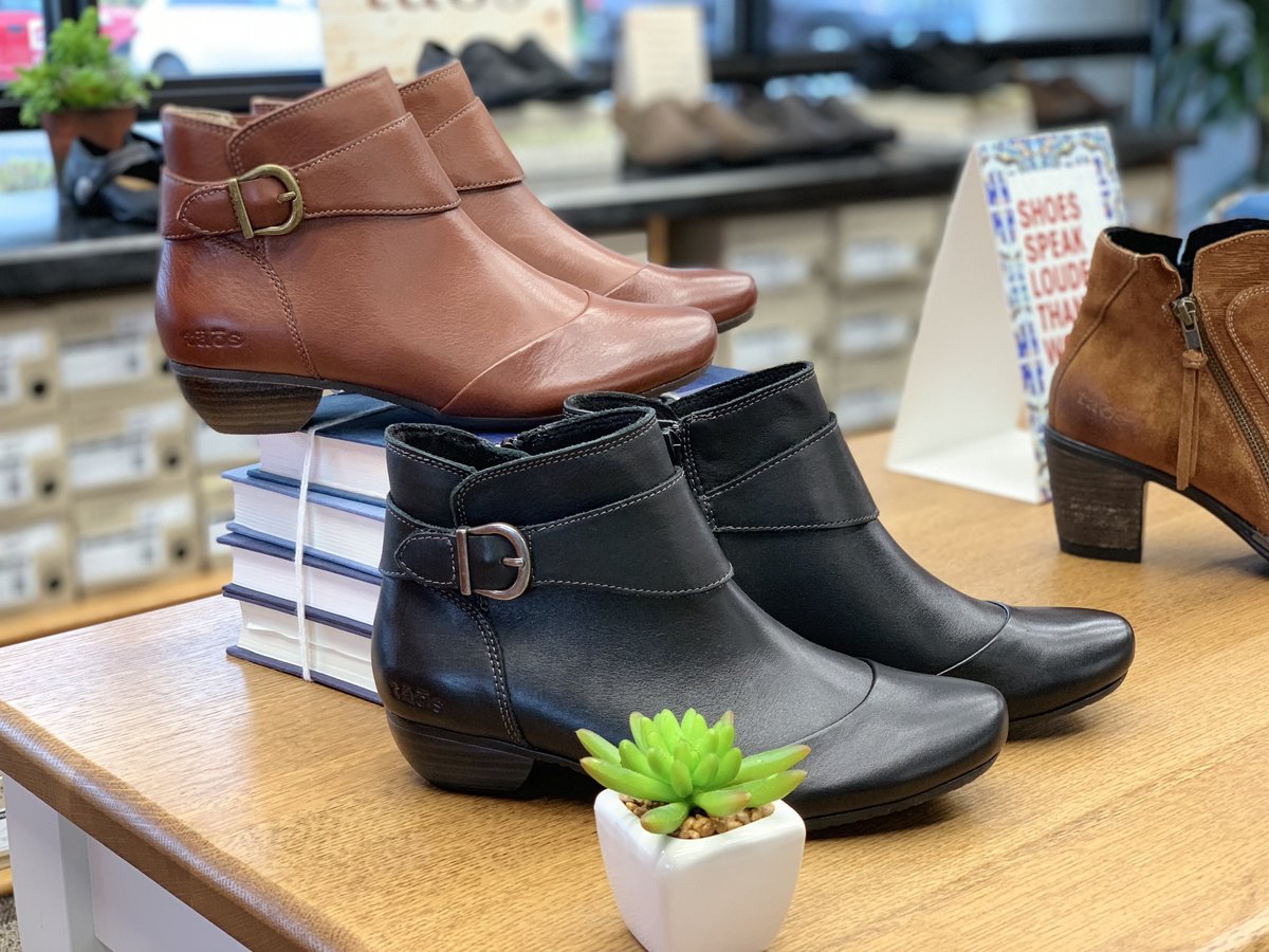 Brown's Shoe Fit Co West Des Moines