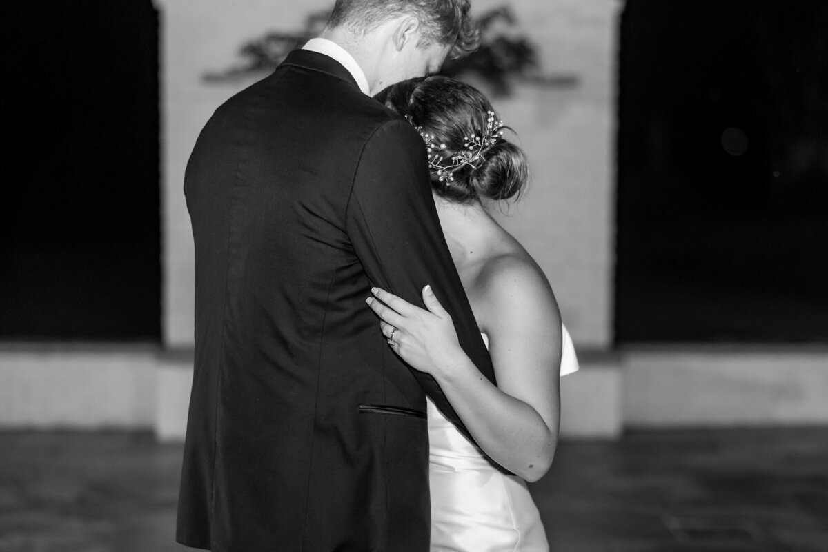 Bride and groom embracing during their first dacen