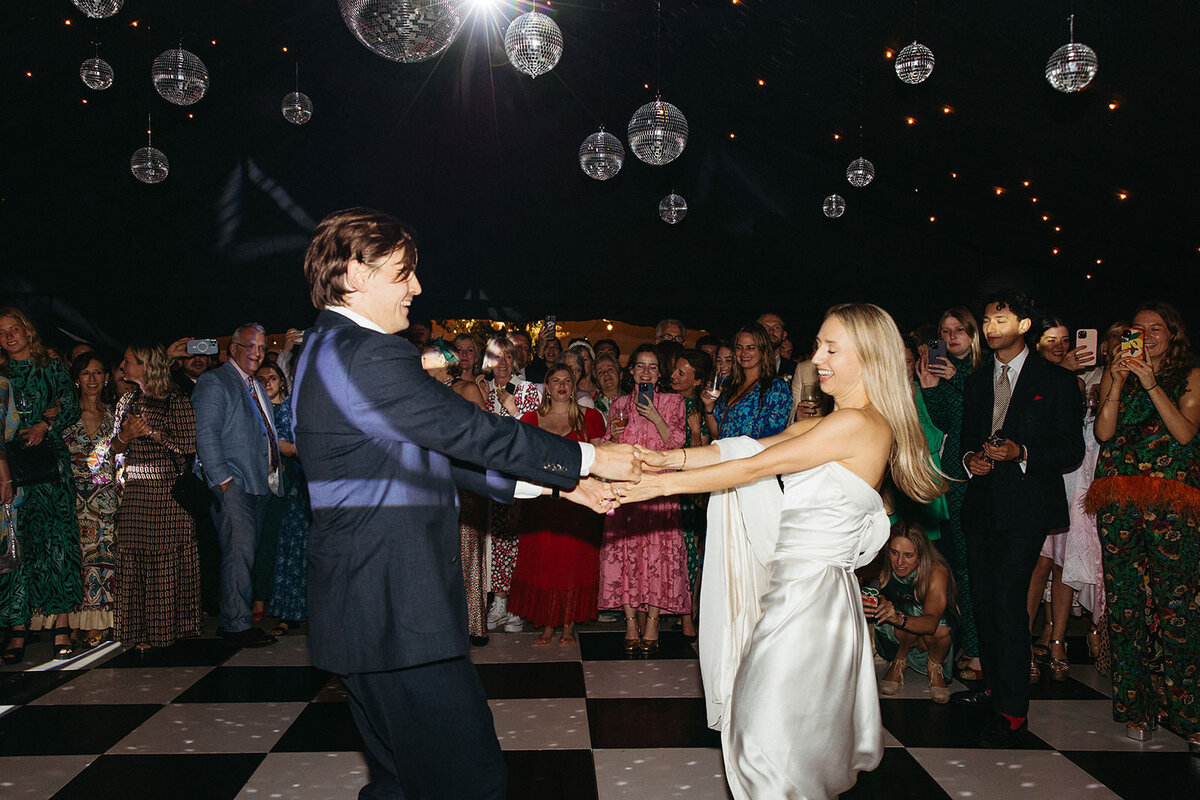 Summer-Estate-Wedding-In-English-Countryside43