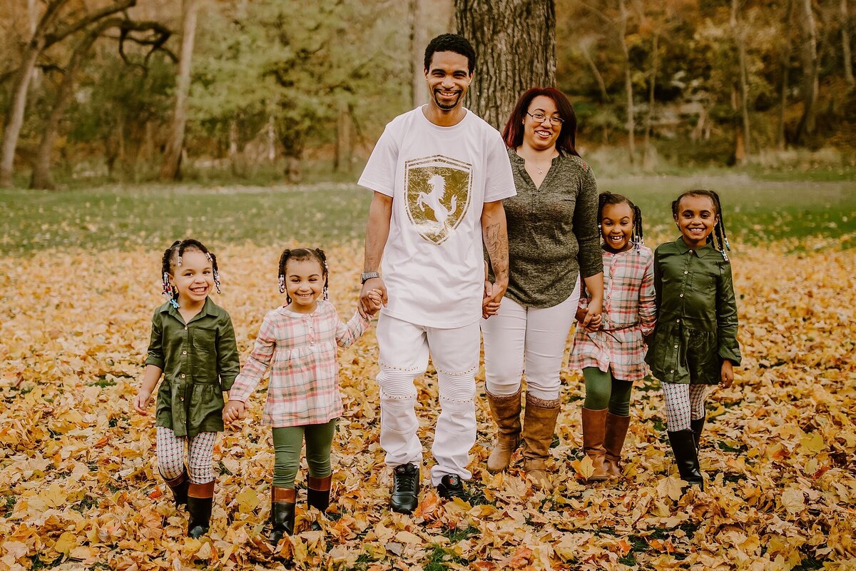 happy-family-fall-walk-dolliver-state-park-otho-iowa-storyteller-collective-photo-co