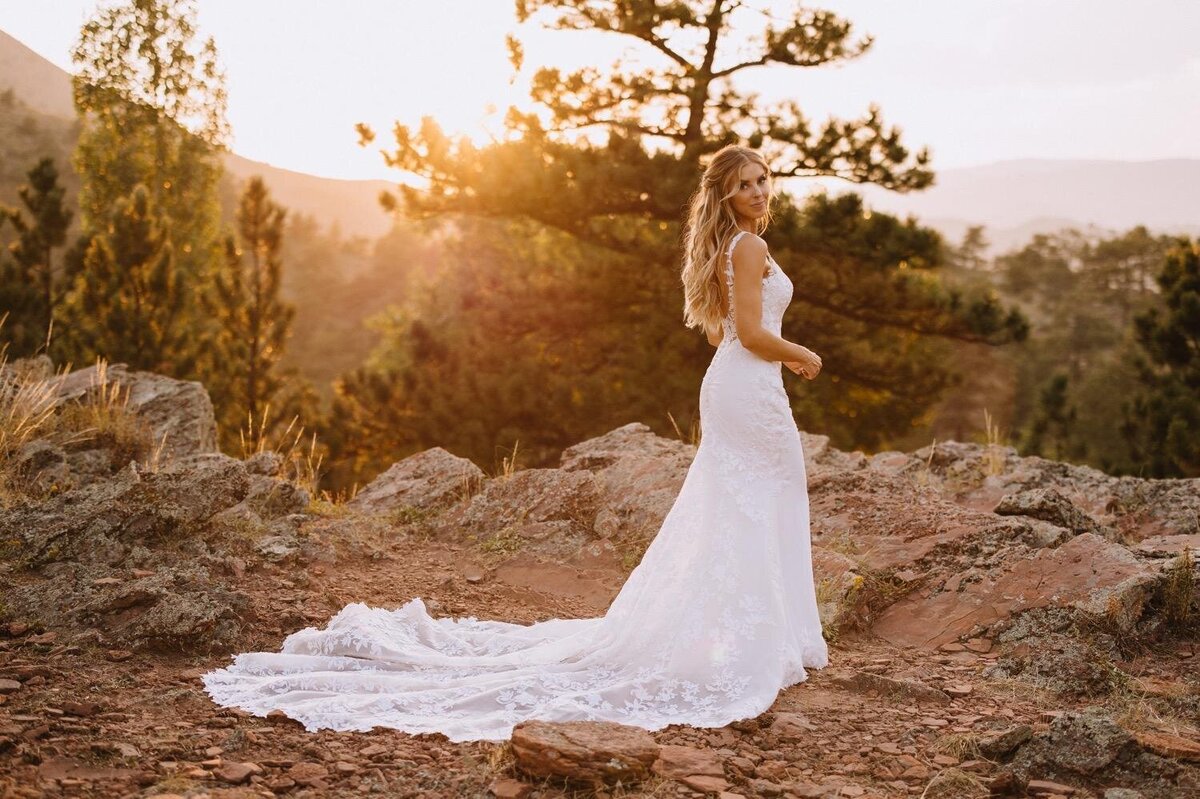 Lioncrest-Manor,-Lyons,-CO-Wedding-_-Amelia-&-Aaron-Denver-Colorado-Rocky-Mountains-by-Liz-Osban-Photography-Wedding-Venue-Wedding-Photographer-Estes-Park-National-Park.jpg (16)