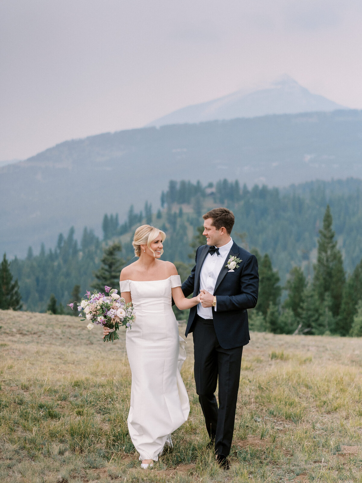 yellowstoneclub.wedding.elizabethlanier.bride.groom-45