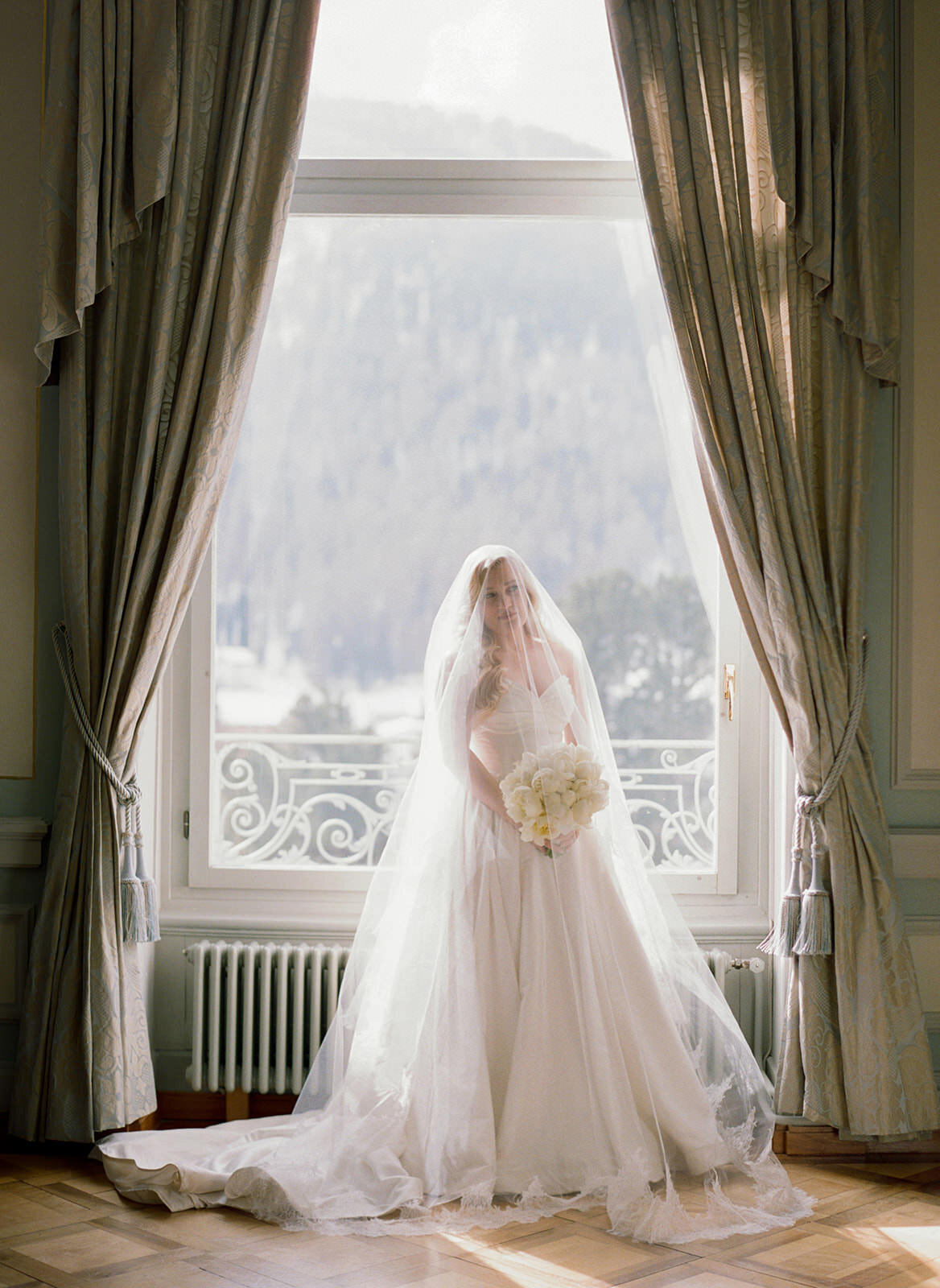 Powers_Wilson_Switzerland_Wedding_Bride_TaraHodgesPhotography098