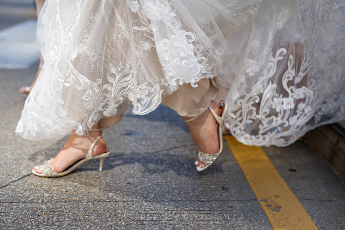 35Intercontinental-Chicago-Hotel-Wedding-Photos-Lauren-Ashlely-Studios